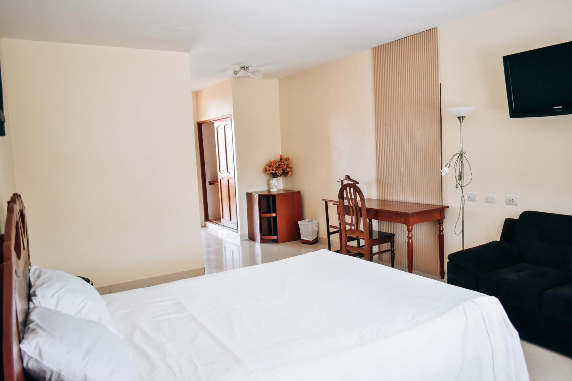 Hotel Sol Del Oriente Пукалпа Екстериор снимка